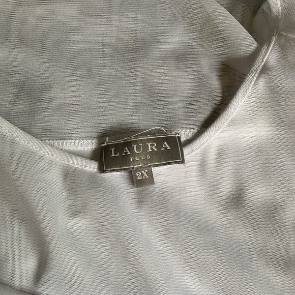 Sleeveless top - upper part is mesh - lower part silky t-shirt material - Picture 4 of 4